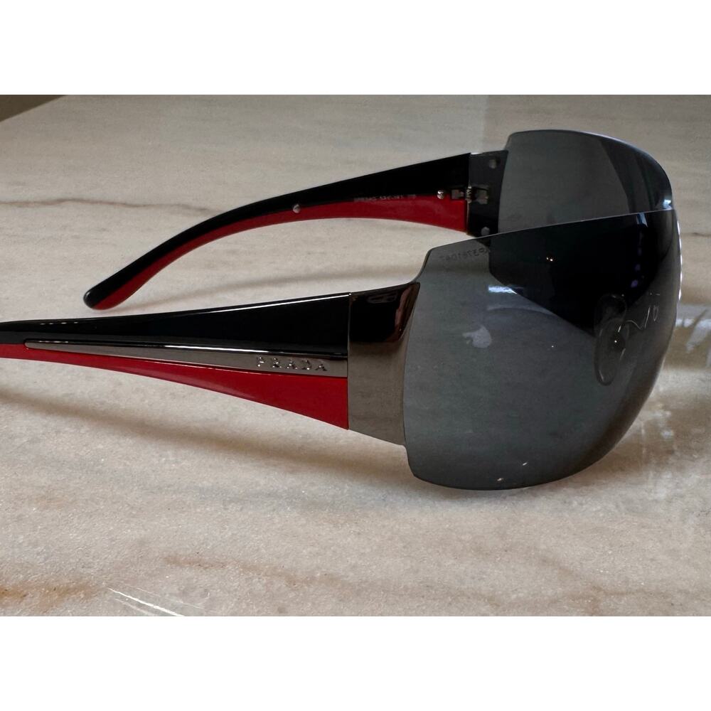 Y2K Vintage Prada SPR 54G Wrap Shield Sunglasses – Black & Red 5AV-1A1 - Picture 3 of 7